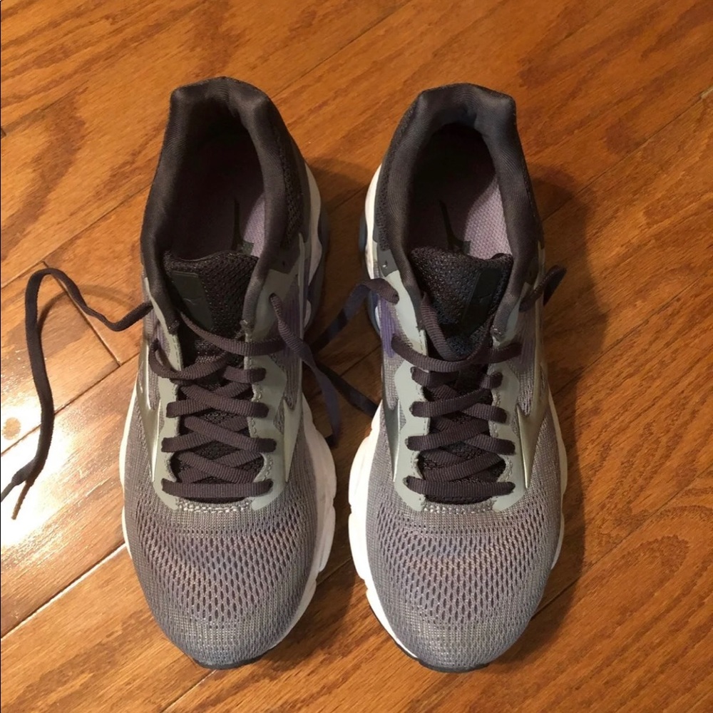 Mizuno running shoes